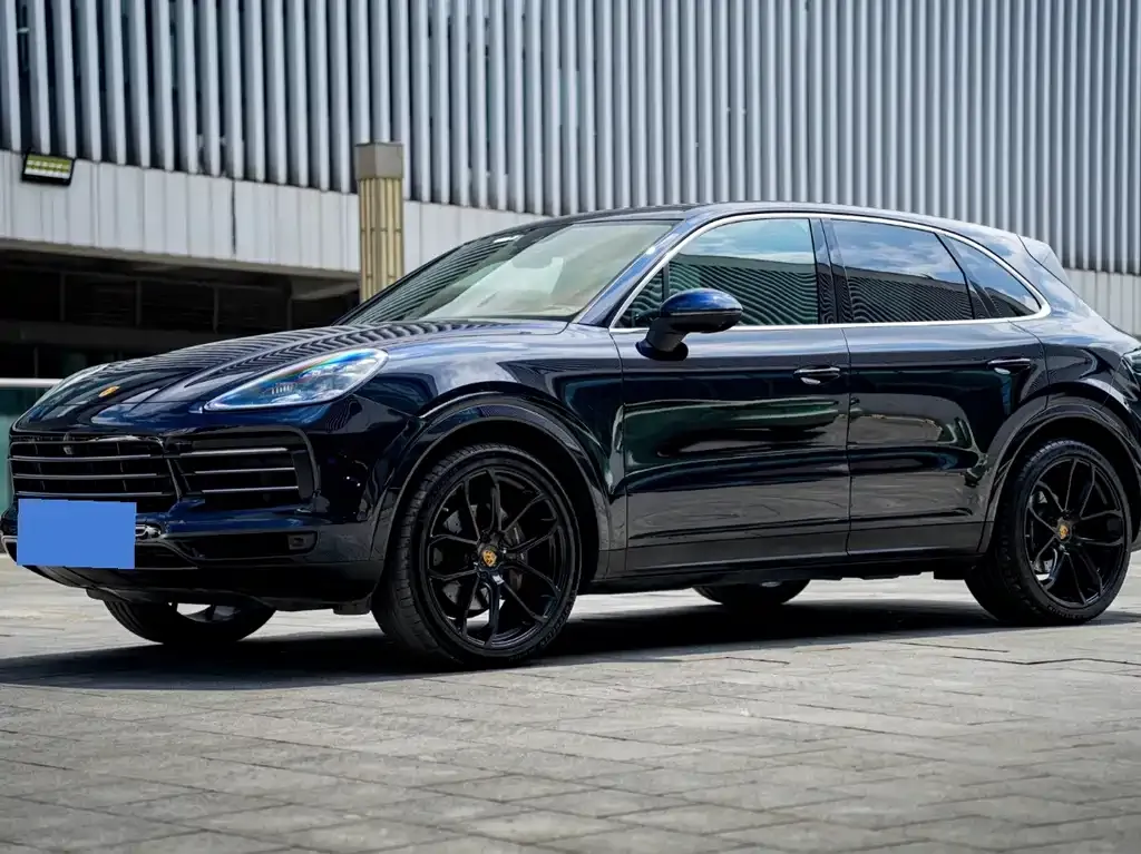 Porsche Cayenne — фото 1