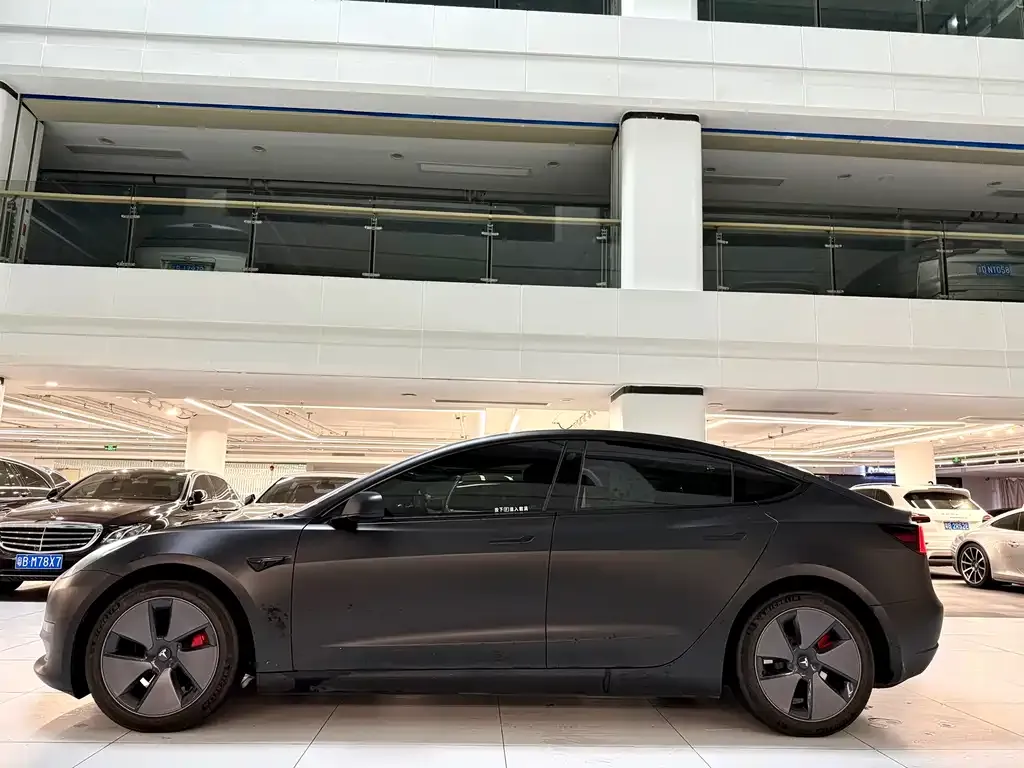 Tesla Model 3 — фото 2