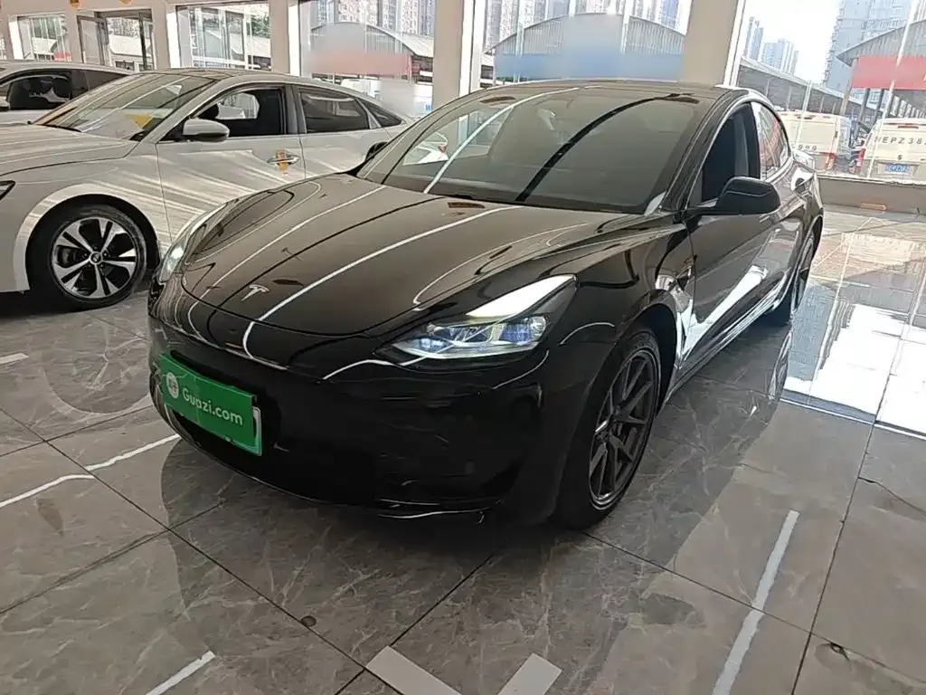 Tesla Model 3 — фото 1