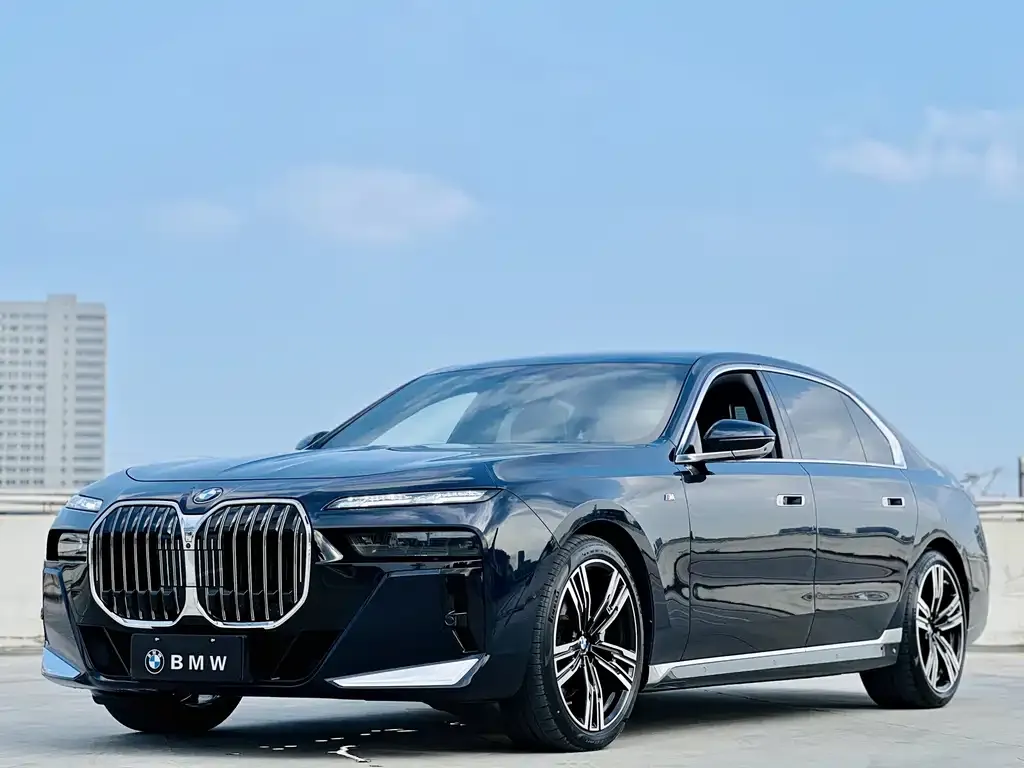 BMW 7 Series — фото 1