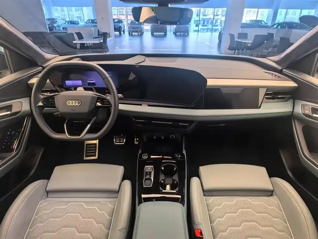Audi Q6L e-tron — фото 6