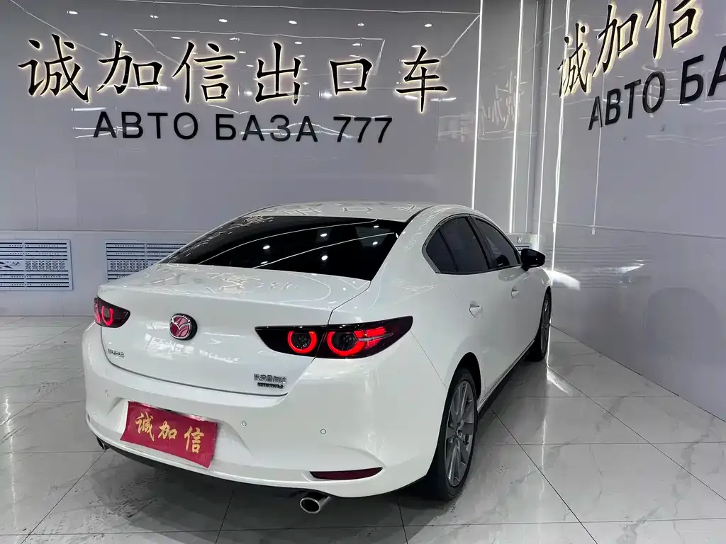 Mazda 3 Axela — фото 4
