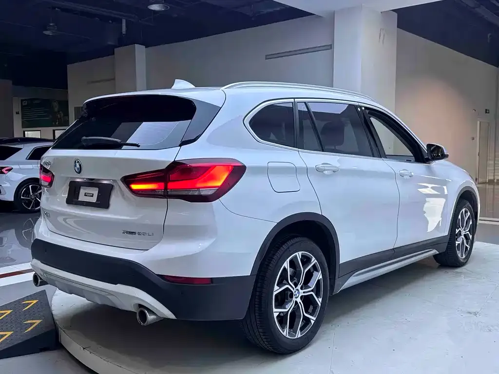 BMW X1 — фото 9