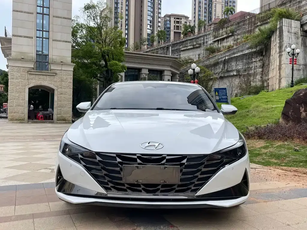 Hyundai Elantra — фото 4