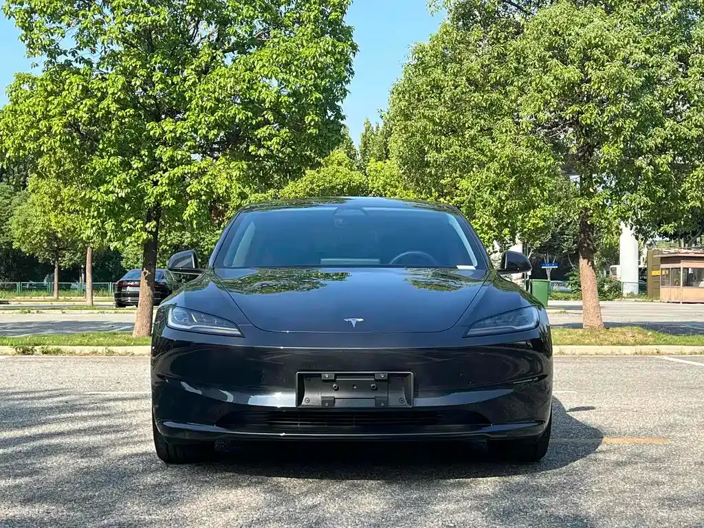 Tesla Model 3 — фото 9
