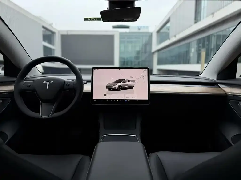 Tesla Model 3 — фото 2