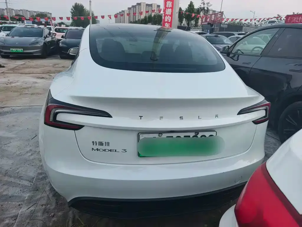 Tesla Model 3 — фото 9