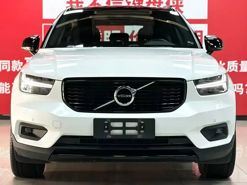 Volvo XC40 — фото 5