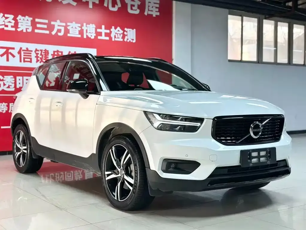 Volvo XC40 — фото 4