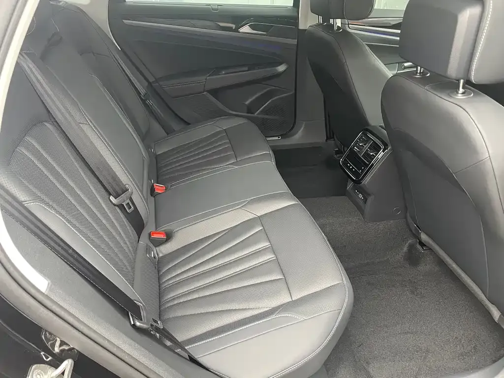 Volkswagen Passat — фото 9