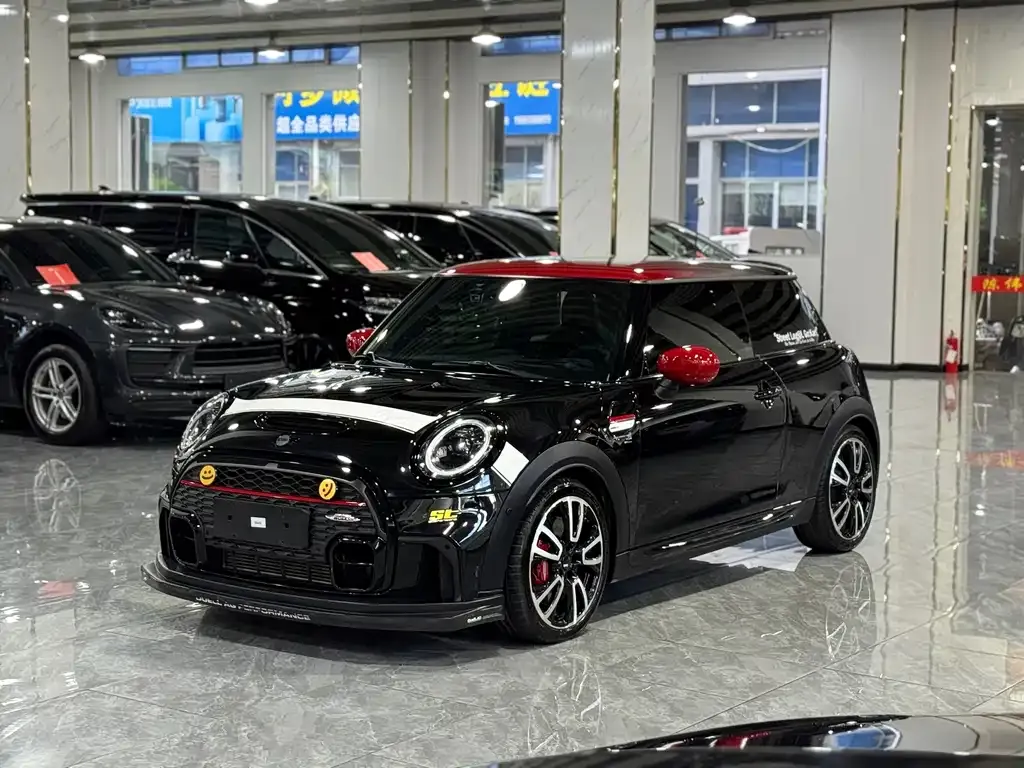 MINI JCW (John Cooper Works) — фото 1