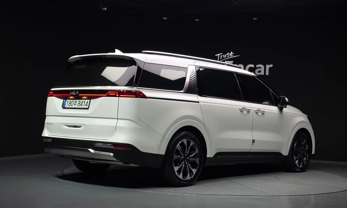 Kia Carnival — фото 3