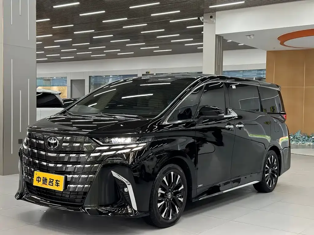 Toyota Alphard — фото 1