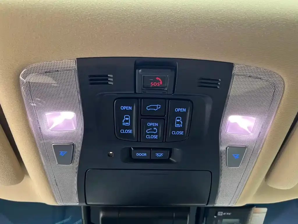 Toyota Alphard — фото 9