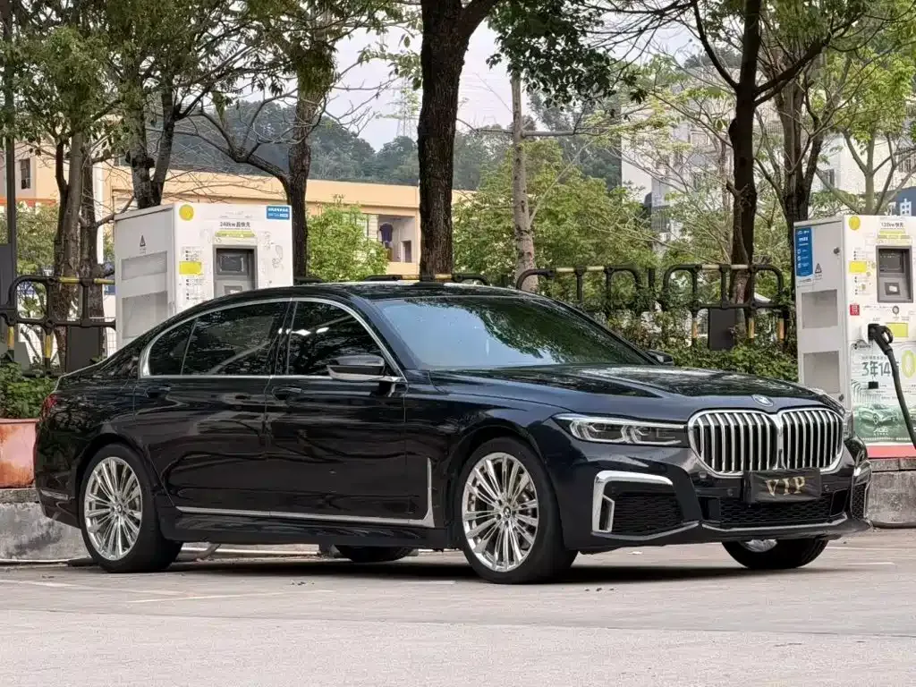 BMW 7 Series — фото 1