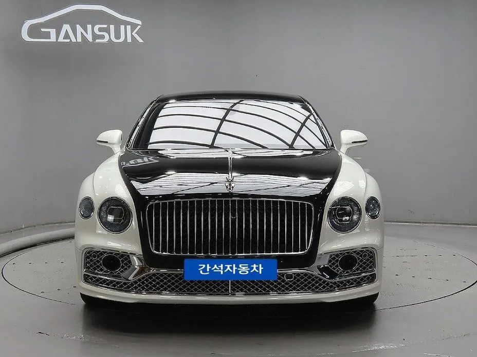 Bentley Flying Spur — фото 1