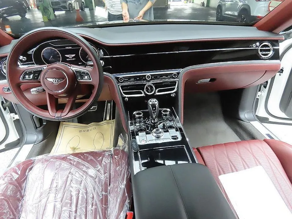Bentley Flying Spur — фото 4