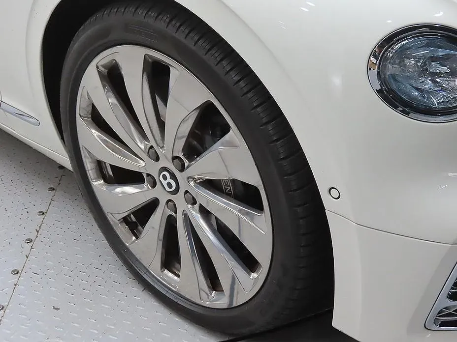 Bentley Flying Spur — фото 7
