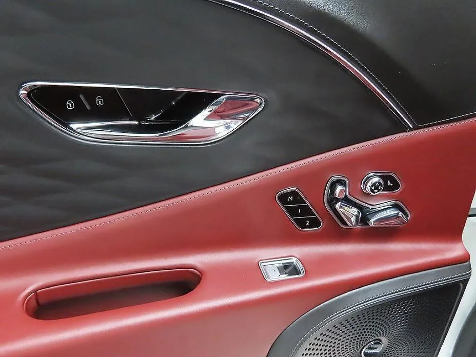 Bentley Flying Spur — фото 6