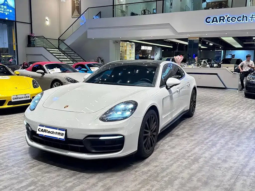 Porsche Panamera — фото 1