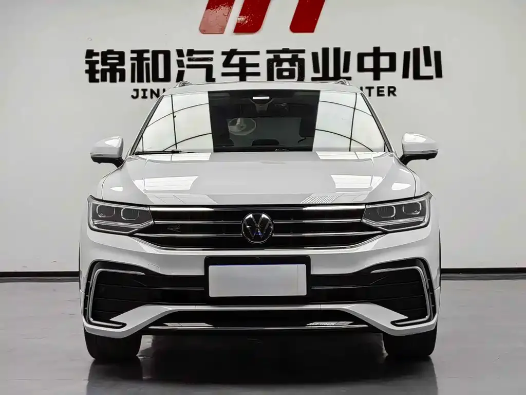Volkswagen Tiguan L — фото 2