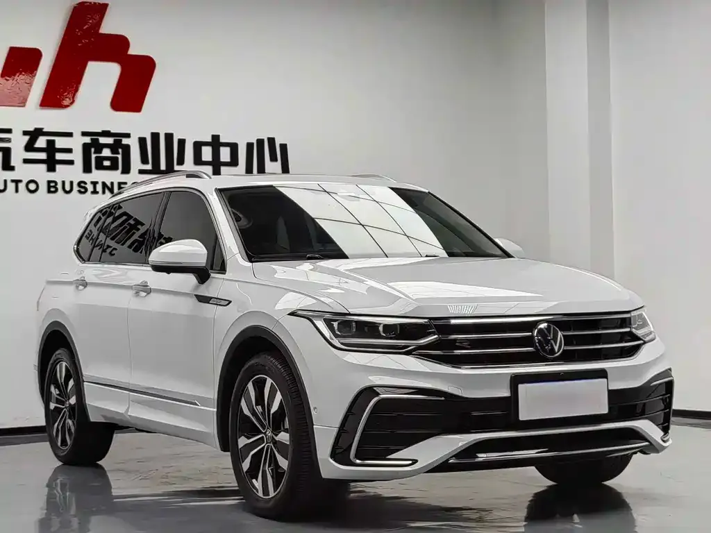 Volkswagen Tiguan L — фото 5