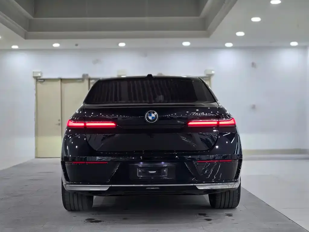 BMW 7 Series — фото 2