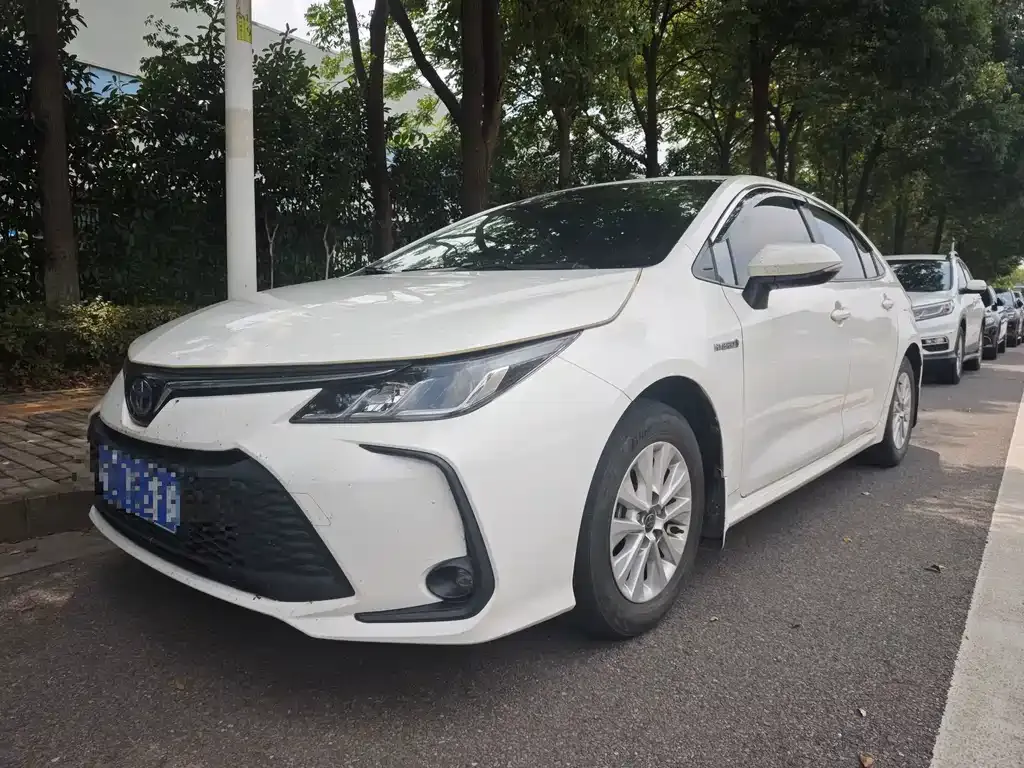 Toyota Corolla — фото 1