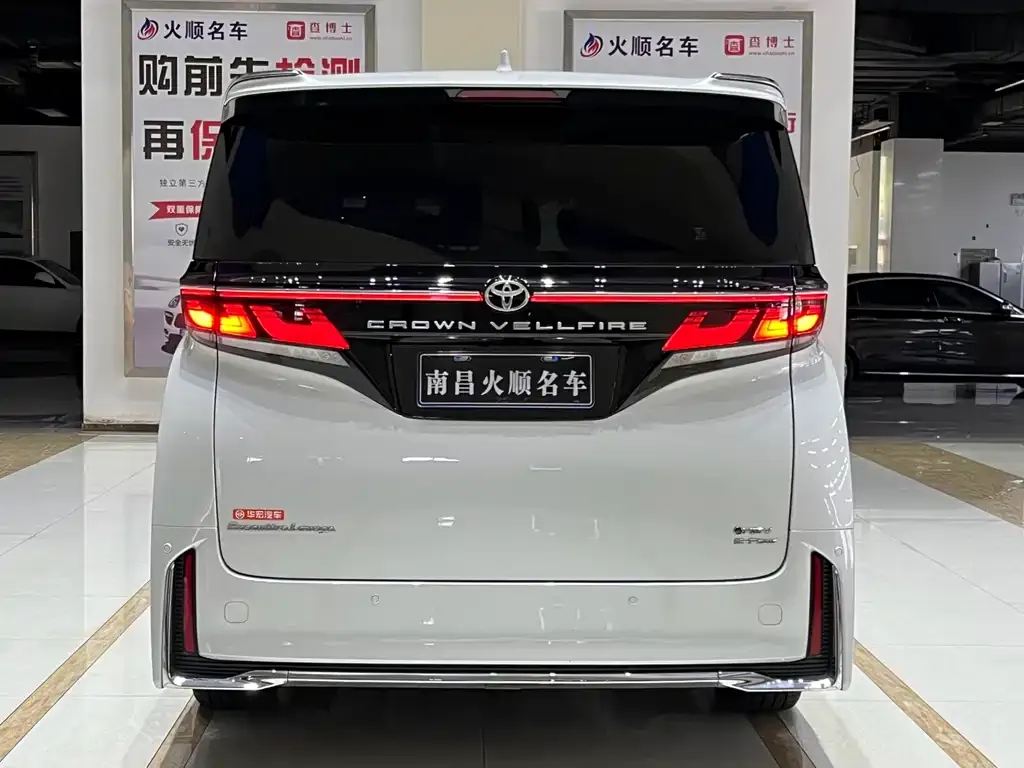 Toyota Vellfire — фото 6