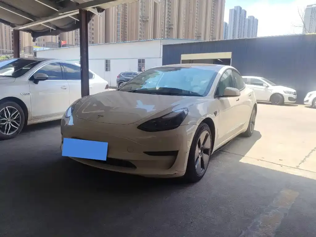 Tesla Model 3 — фото 1