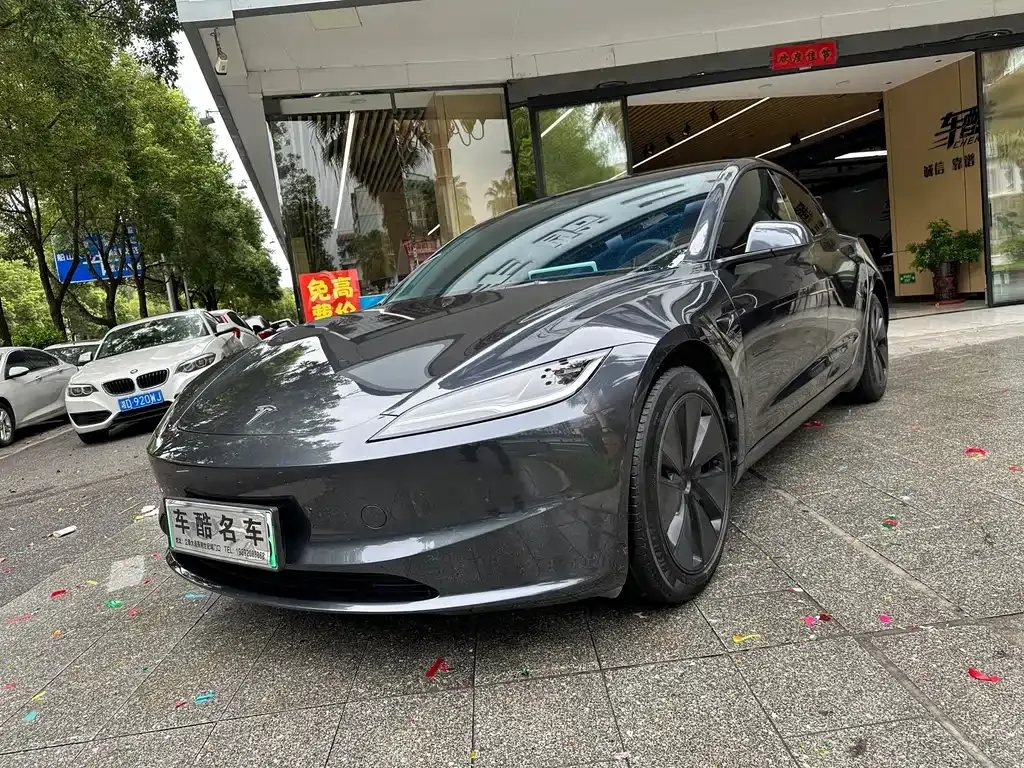 Tesla Model 3 — фото 1