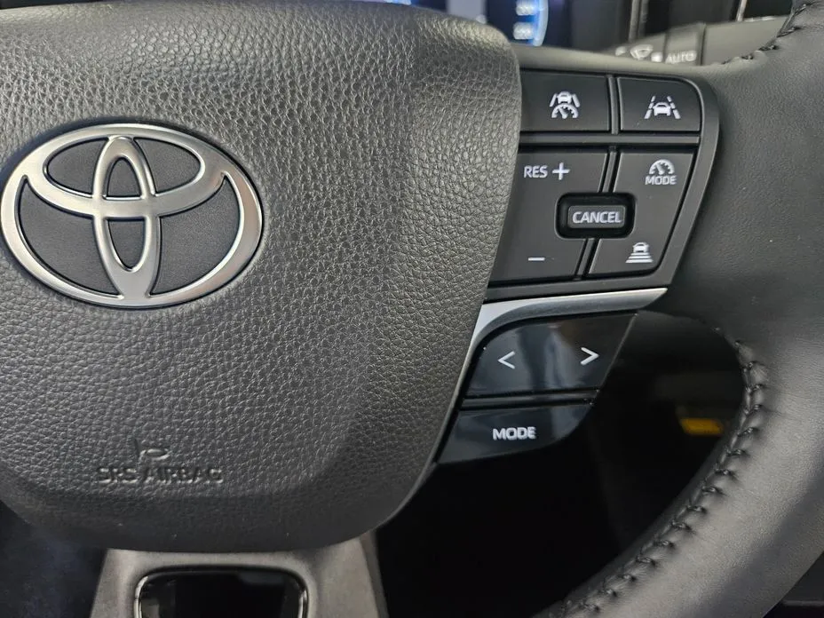 Toyota Camry — фото 5