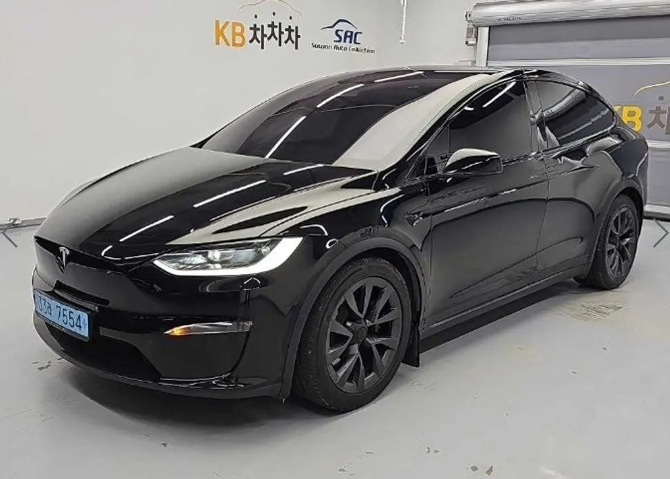 Tesla Model X — фото 1