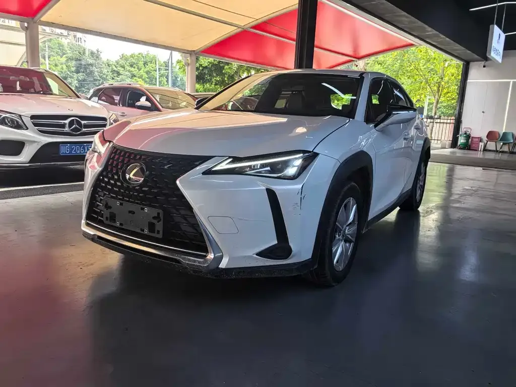Lexus UX — фото 1