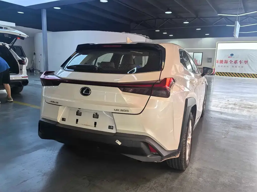 Lexus UX — фото 3