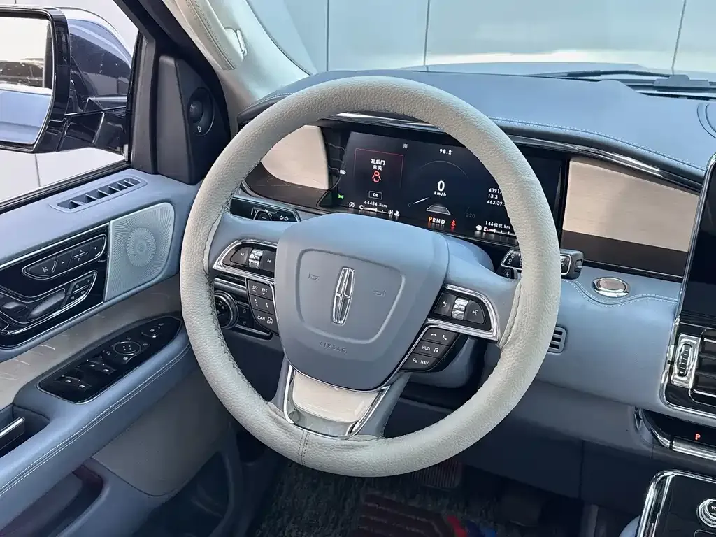 Lincoln Navigator — фото 10