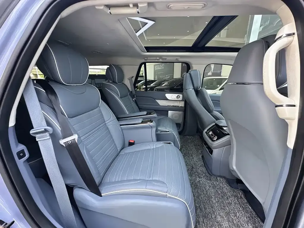 Lincoln Navigator — фото 9