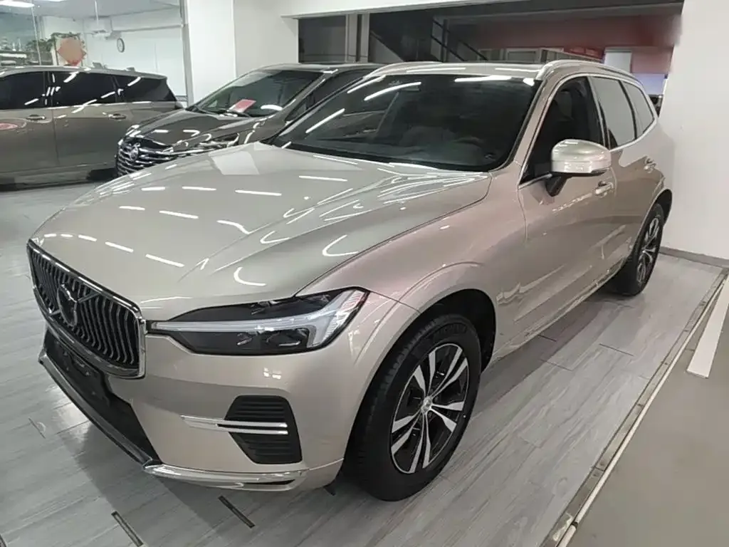 Volvo XC60 — фото 1