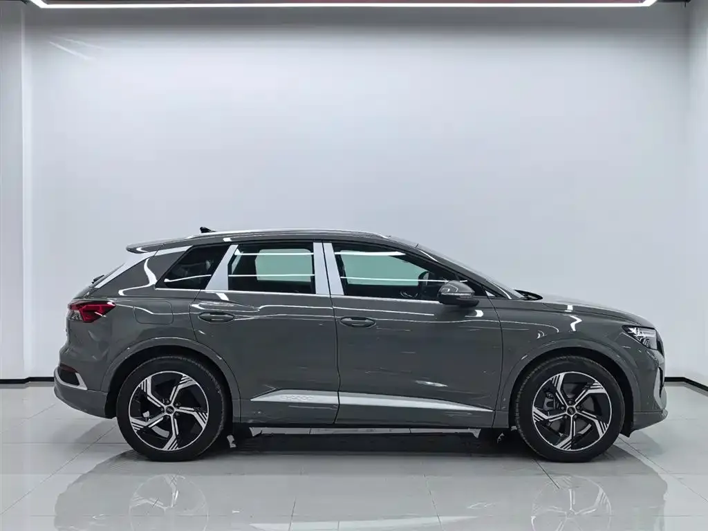 Audi Q4 e-tron — фото 2