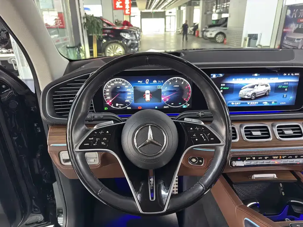 Mercedes-Benz GLS — фото 9
