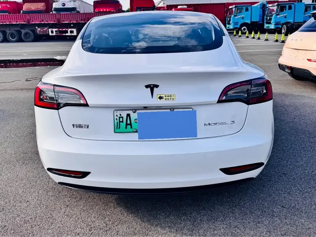 Tesla Model 3 — фото 5