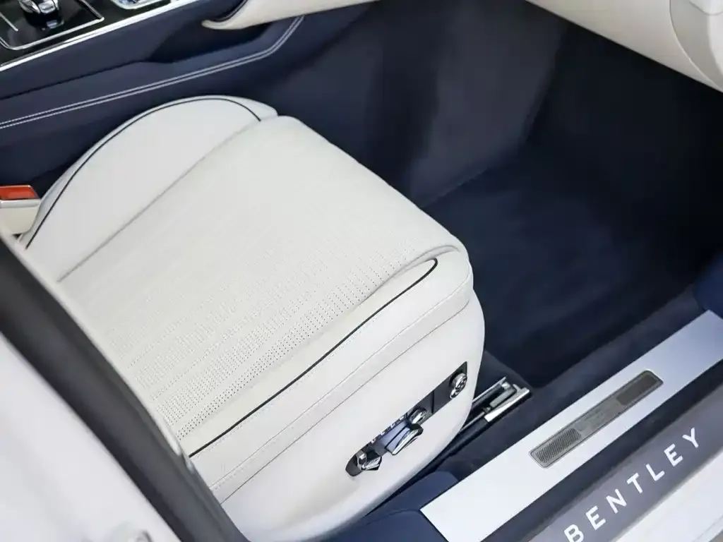 Bentley Flying Spur — фото 2