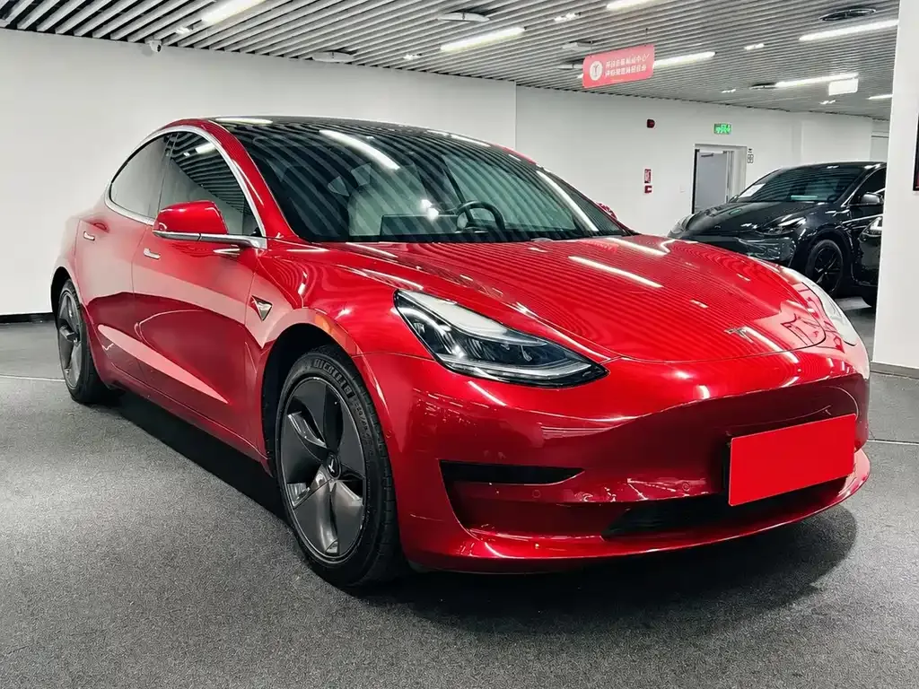 Tesla Model 3 — фото 1