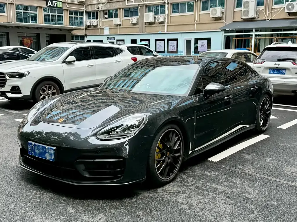Porsche Panamera — фото 1