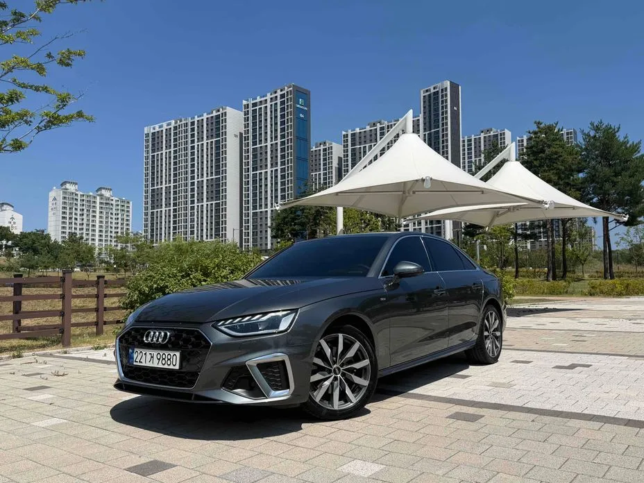 Audi A4 — фото 1