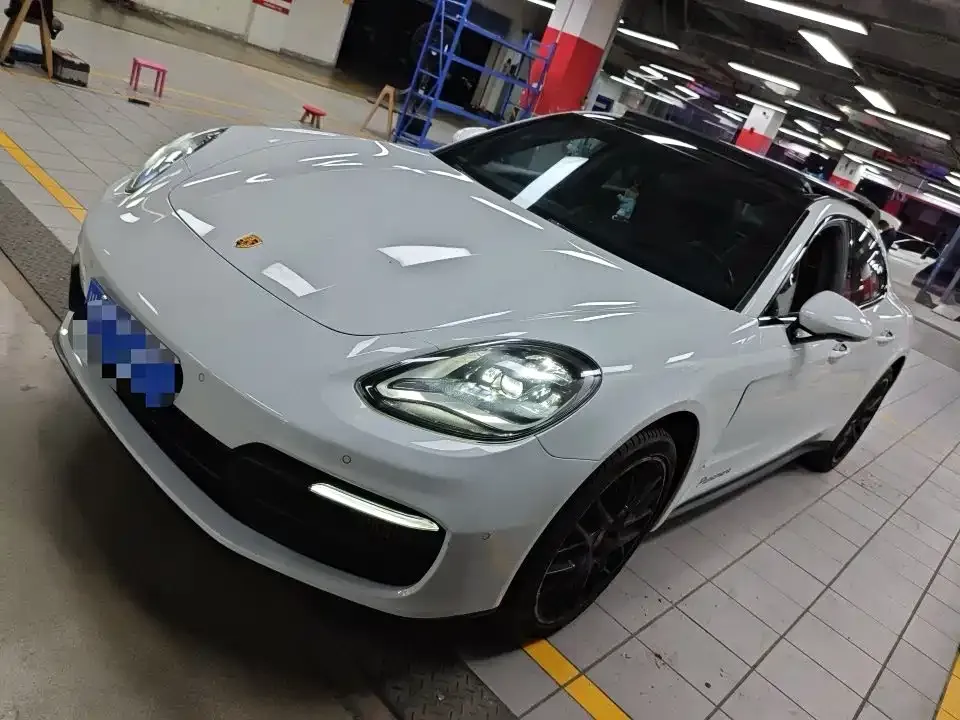 Porsche Panamera — фото 1
