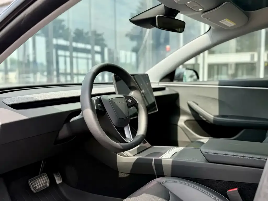 Tesla Model 3 — фото 3