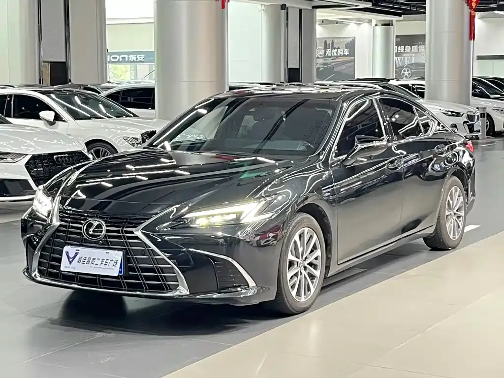 Lexus ES — фото 1