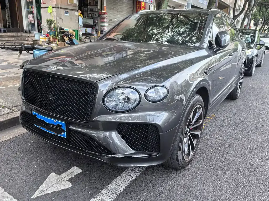 Bentley Bentayga — фото 1