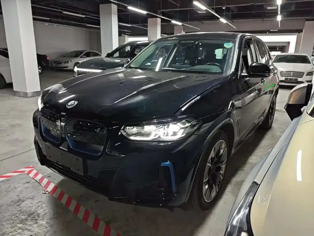 BMW iX3 — фото 1